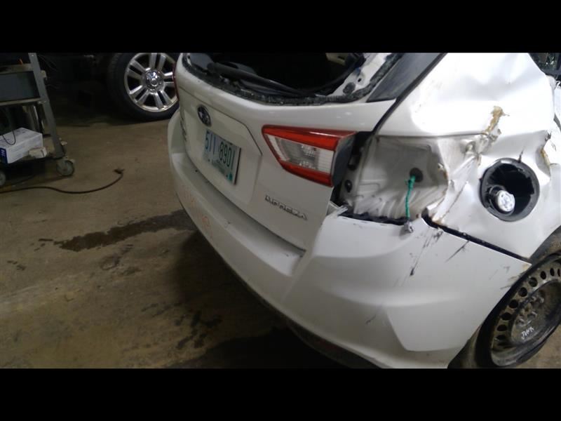 https://f005.backblazeb2.com/file/img-partshotlines-com/Inventory/NE231/Vehicle/17815_12.jpg