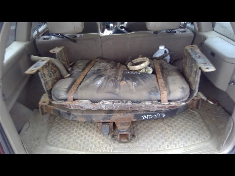 https://f005.backblazeb2.com/file/img-partshotlines-com/Inventory/NE231/Vehicle/18134_11.jpg
