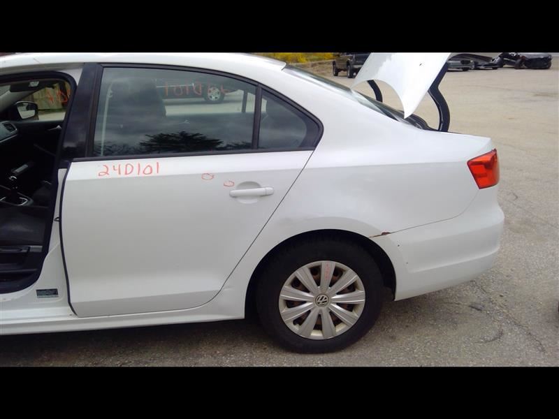 https://f005.backblazeb2.com/file/img-partshotlines-com/Inventory/NE231/Vehicle/18176_09.jpg