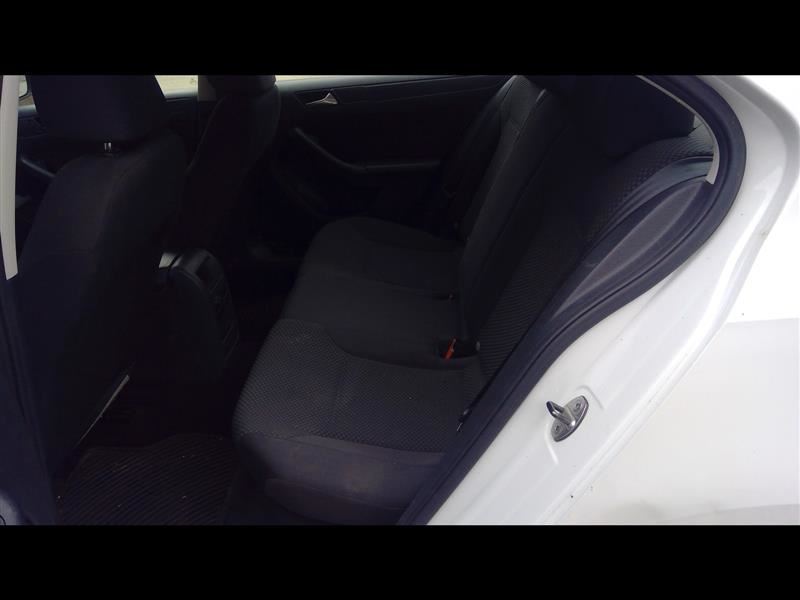 https://f005.backblazeb2.com/file/img-partshotlines-com/Inventory/NE231/Vehicle/18176_12.jpg