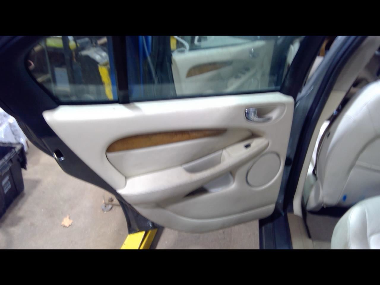 https://f005.backblazeb2.com/file/img-partshotlines-com/Inventory/NE231/Vehicle/18618_10.jpg