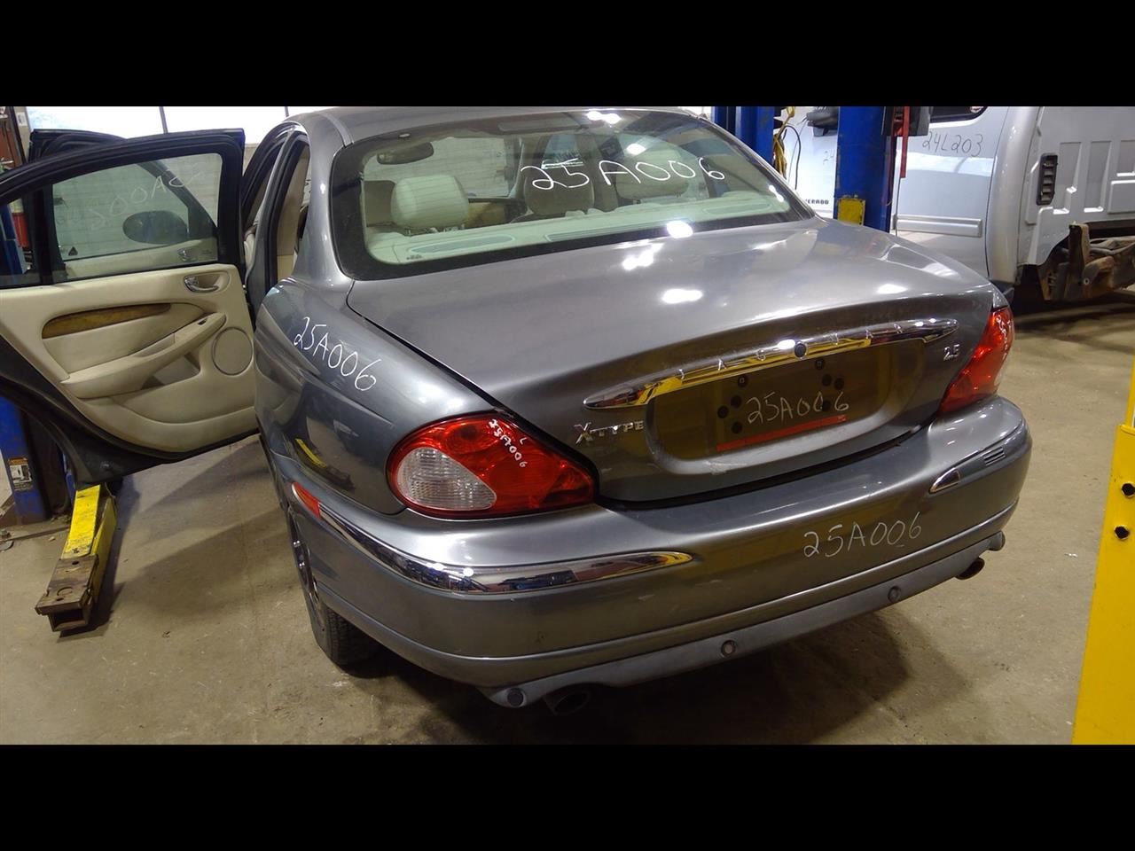 https://f005.backblazeb2.com/file/img-partshotlines-com/Inventory/NE231/Vehicle/18618_11.jpg