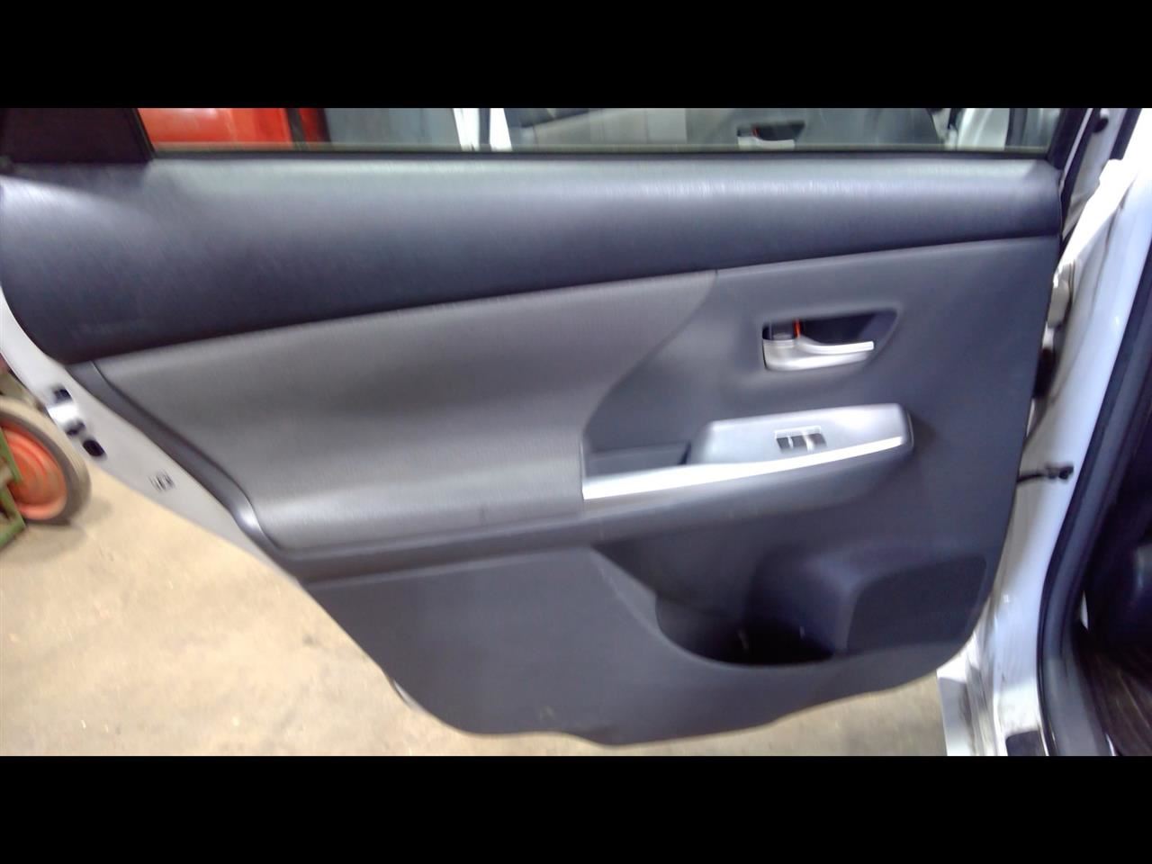 https://f005.backblazeb2.com/file/img-partshotlines-com/Inventory/NE231/Vehicle/18709_10.jpg