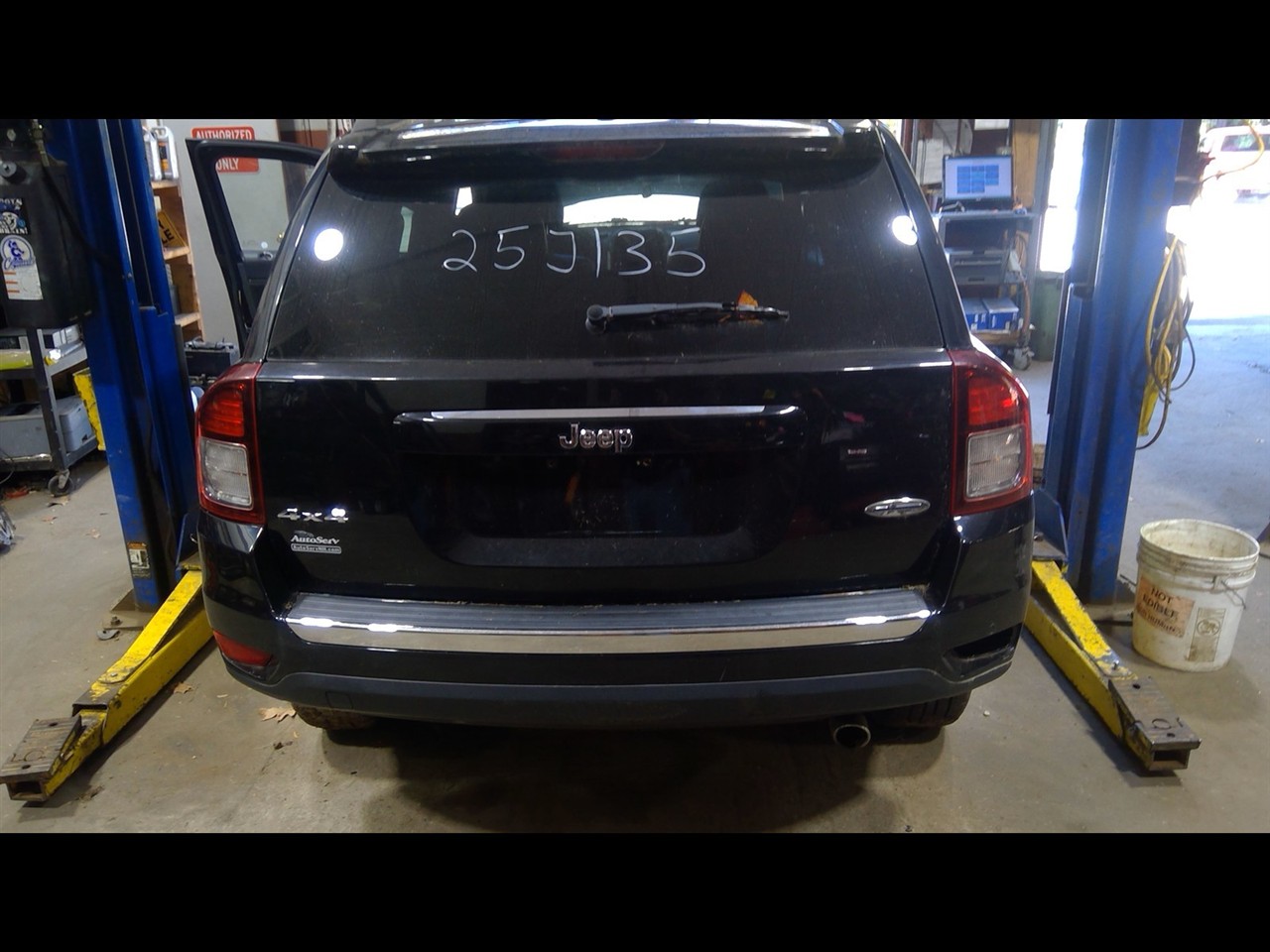 https://f005.backblazeb2.com/file/img-partshotlines-com/Inventory/NE231/Vehicle/18979_05.jpg