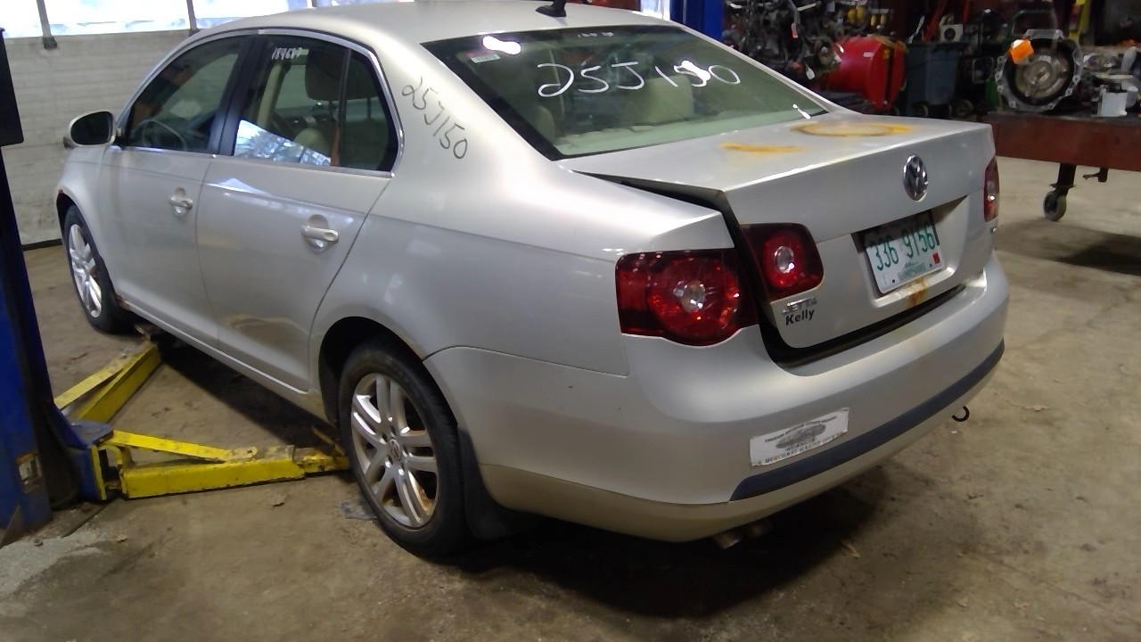 https://f005.backblazeb2.com/file/img-partshotlines-com/Inventory/NE231/Vehicle/19008_05.jpg