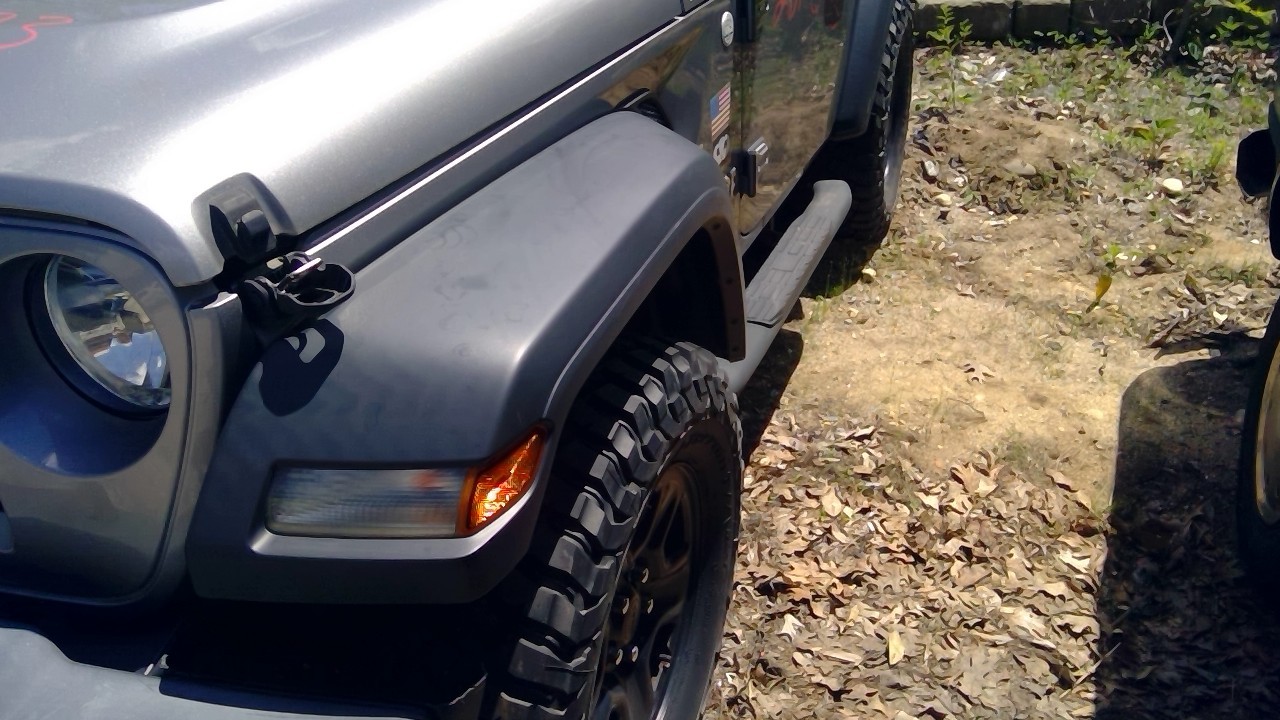 https://f005.backblazeb2.com/file/img-partshotlines-com/Inventory/NE231/Vehicle/19165_04.jpg