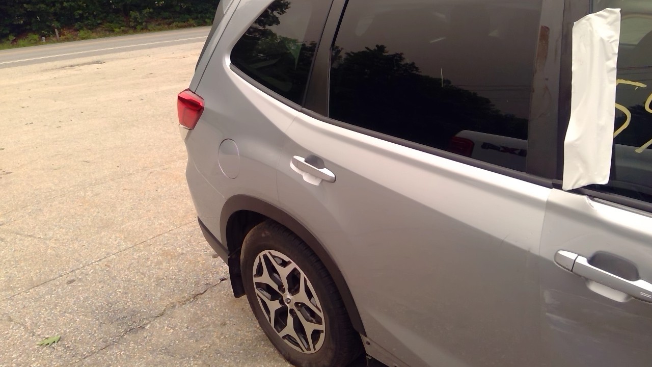 https://f005.backblazeb2.com/file/img-partshotlines-com/Inventory/NE231/Vehicle/19196_09.jpg