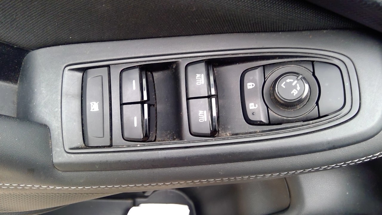 https://f005.backblazeb2.com/file/img-partshotlines-com/Inventory/NE231/Vehicle/19196_11.jpg
