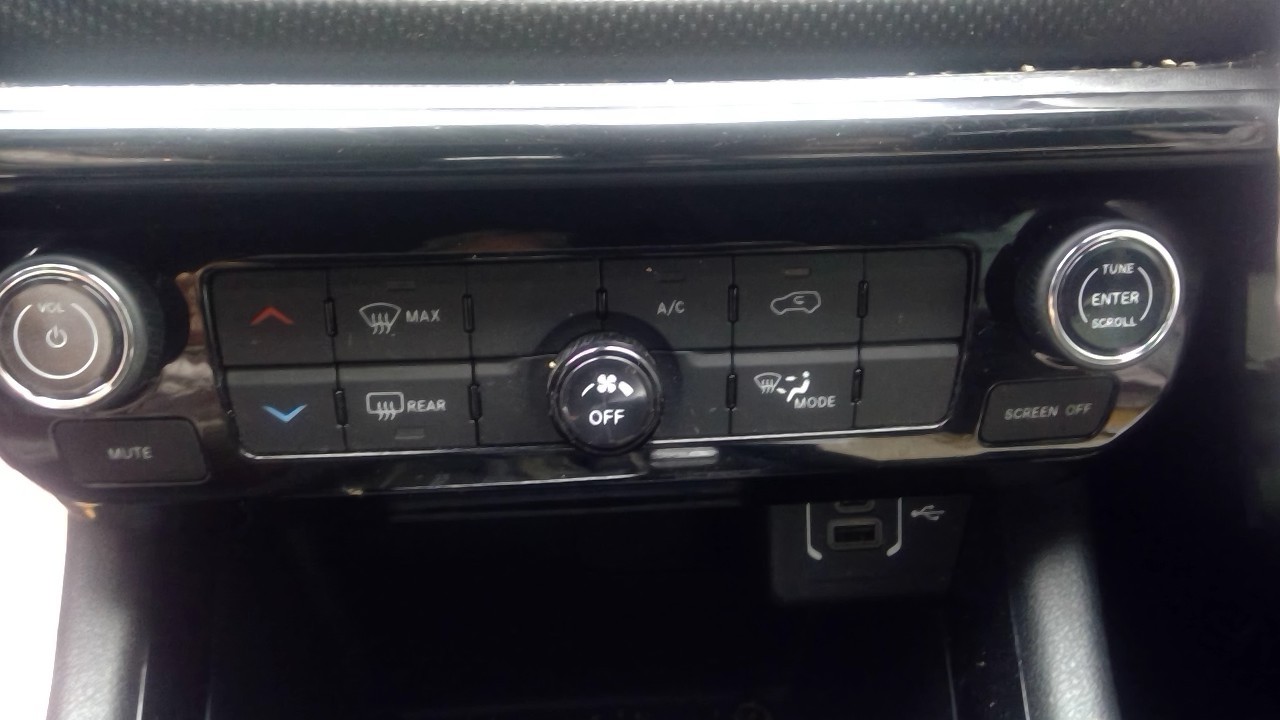 https://f005.backblazeb2.com/file/img-partshotlines-com/Inventory/NE231/Vehicle/19279_07.jpg