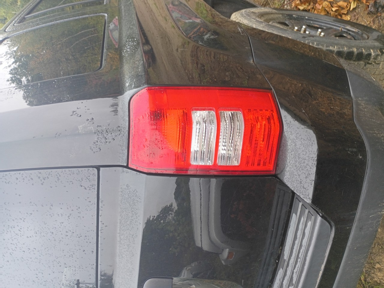 https://f005.backblazeb2.com/file/img-partshotlines-com/Inventory/NE233/Vehicle/714_05.jpg