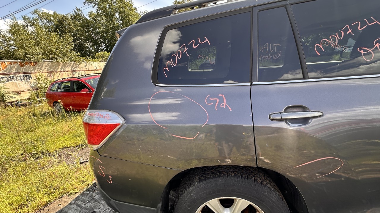 https://f005.backblazeb2.com/file/img-partshotlines-com/Inventory/NE279/Vehicle/1037_07.jpg
