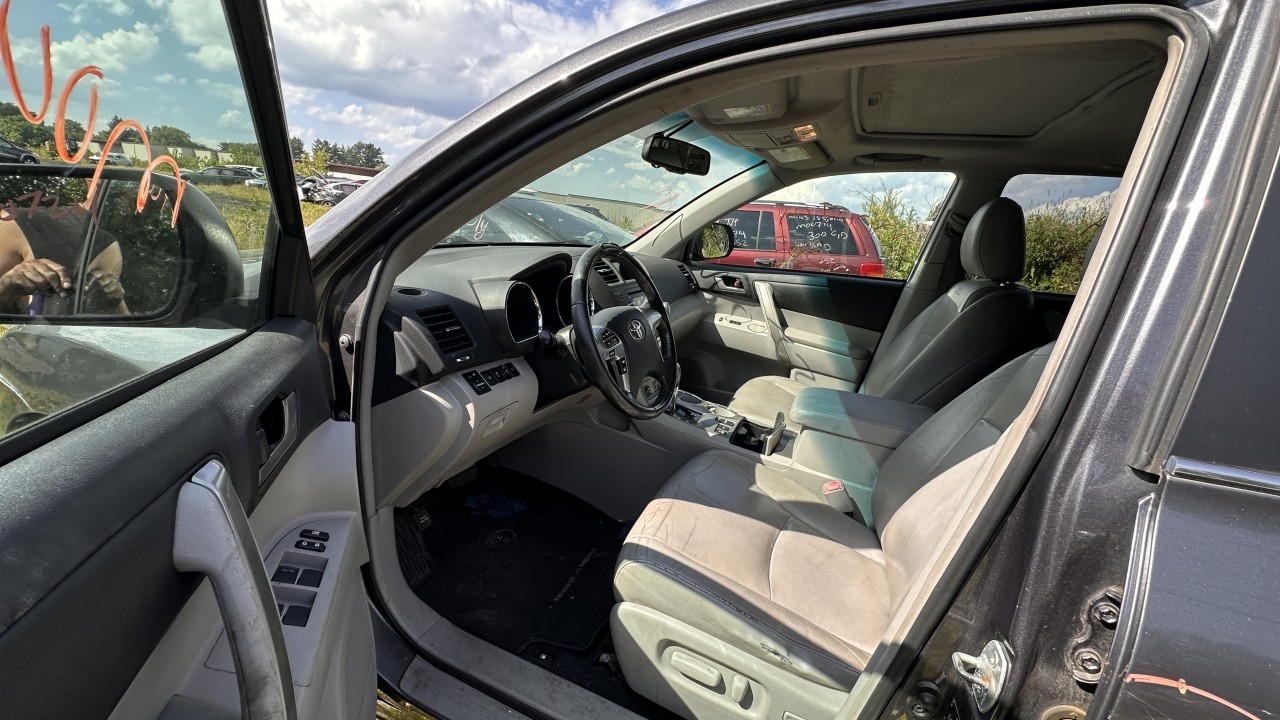 https://f005.backblazeb2.com/file/img-partshotlines-com/Inventory/NE279/Vehicle/1037_12.jpg