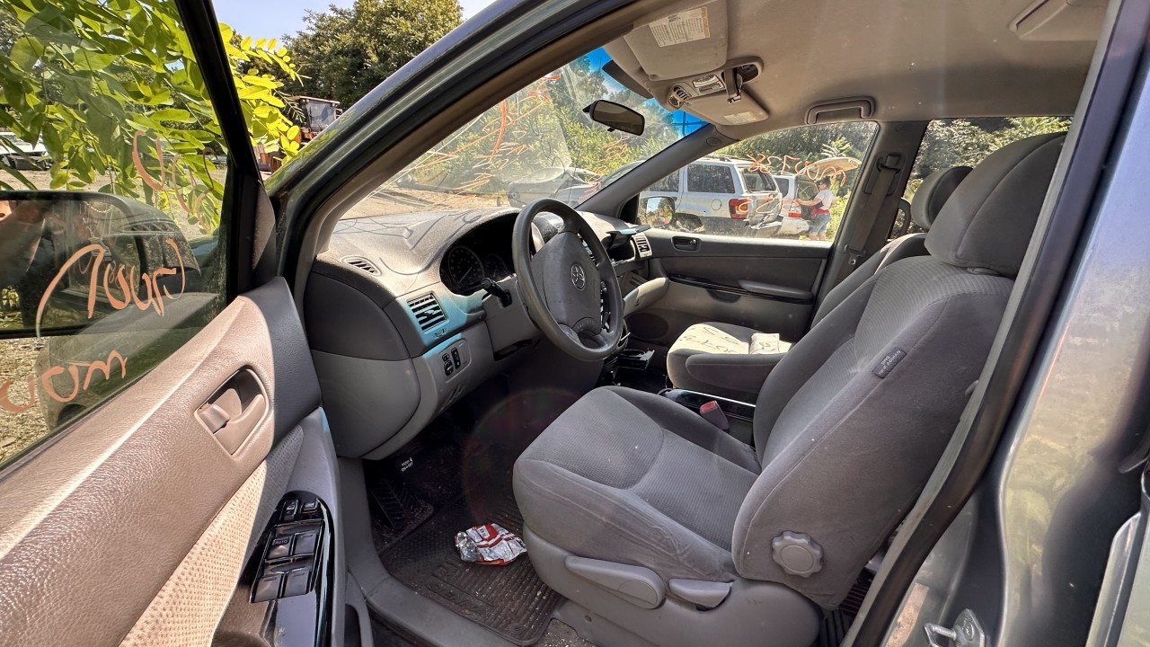 https://f005.backblazeb2.com/file/img-partshotlines-com/Inventory/NE279/Vehicle/1053_02.jpg