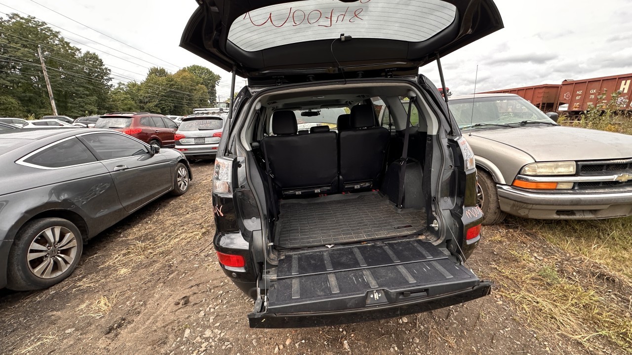 https://f005.backblazeb2.com/file/img-partshotlines-com/Inventory/NE279/Vehicle/1063_08.jpg