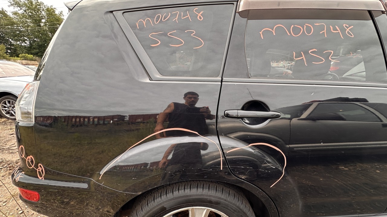 https://f005.backblazeb2.com/file/img-partshotlines-com/Inventory/NE279/Vehicle/1063_11.jpg