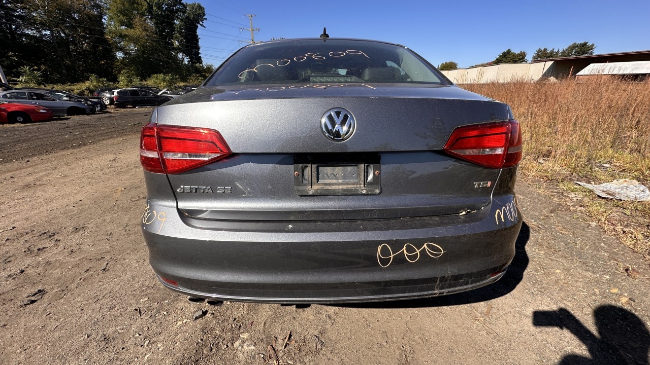https://f005.backblazeb2.com/file/img-partshotlines-com/Inventory/NE279/Vehicle/1147_05.jpg