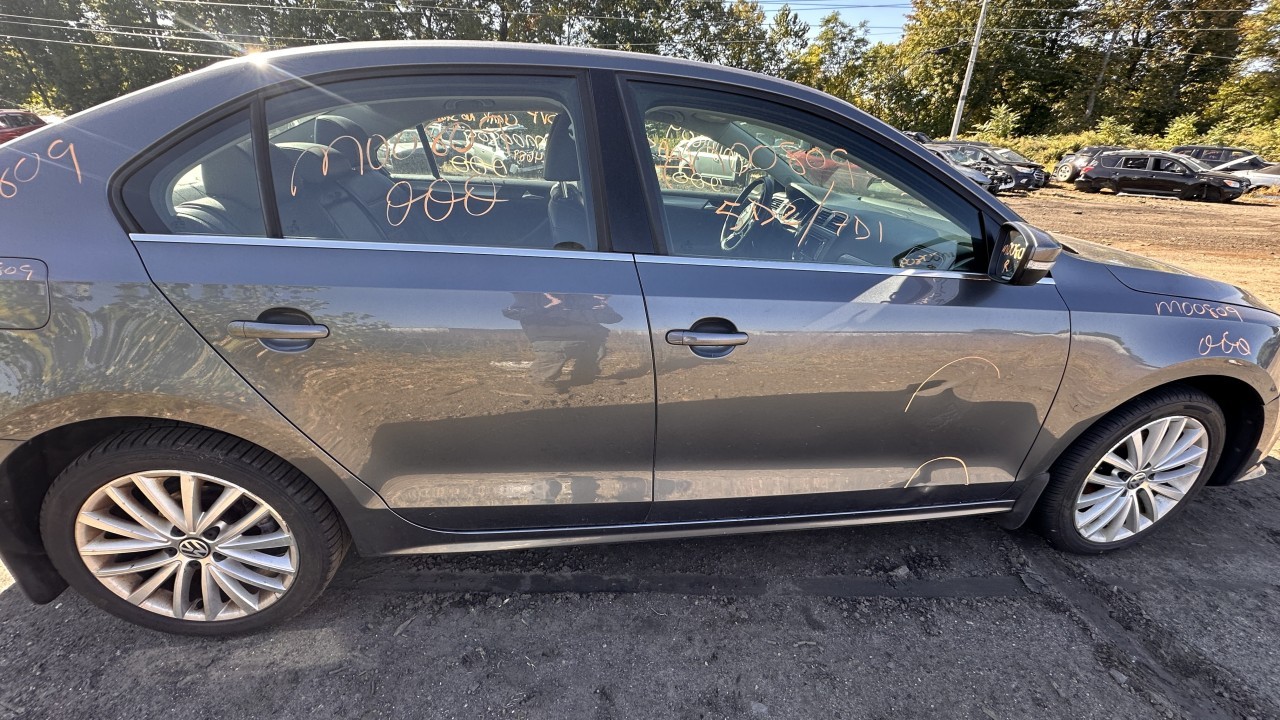 https://f005.backblazeb2.com/file/img-partshotlines-com/Inventory/NE279/Vehicle/1147_08.jpg