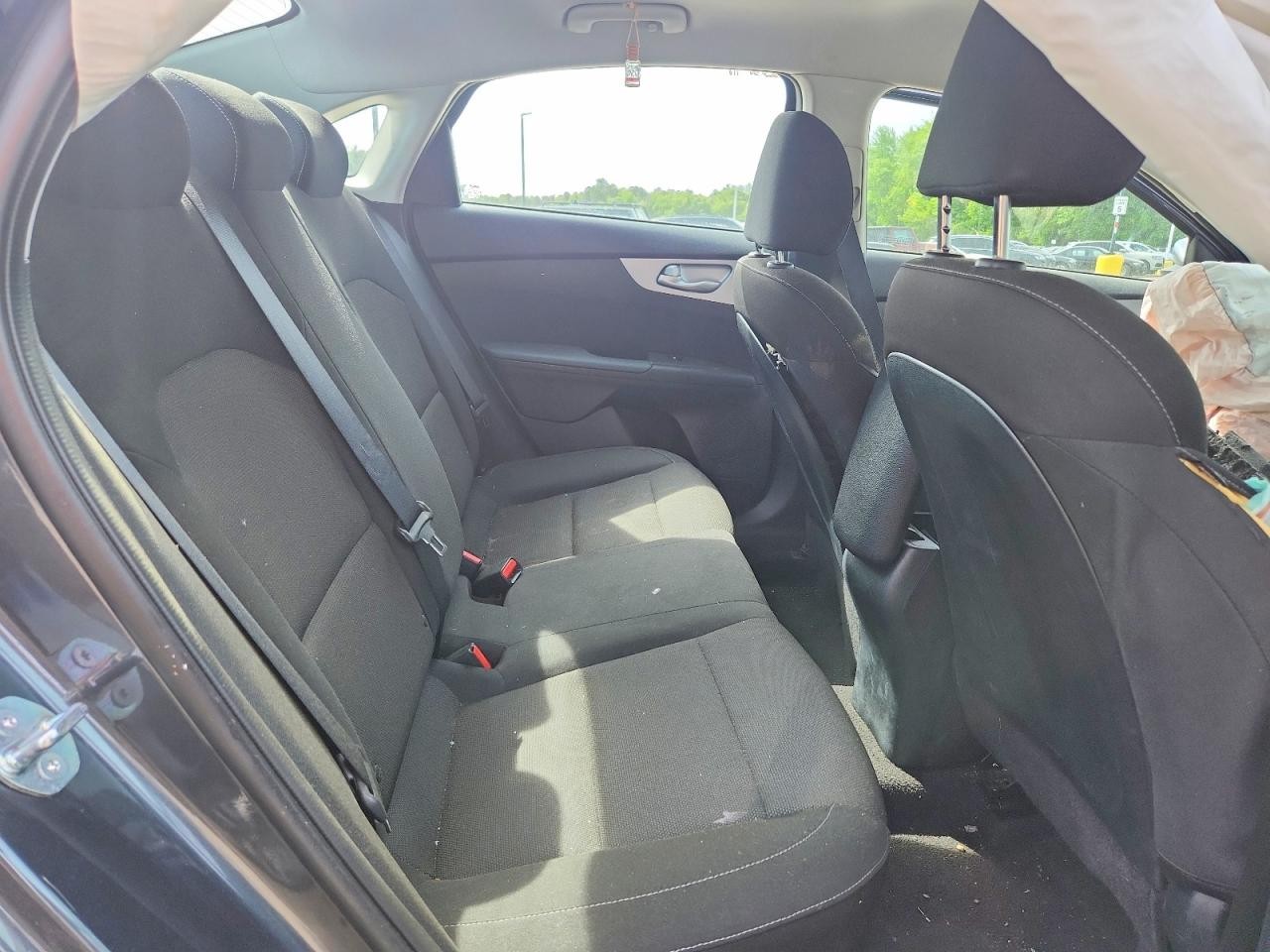 https://f005.backblazeb2.com/file/img-partshotlines-com/Inventory/NE279/Vehicle/941_10.jpg