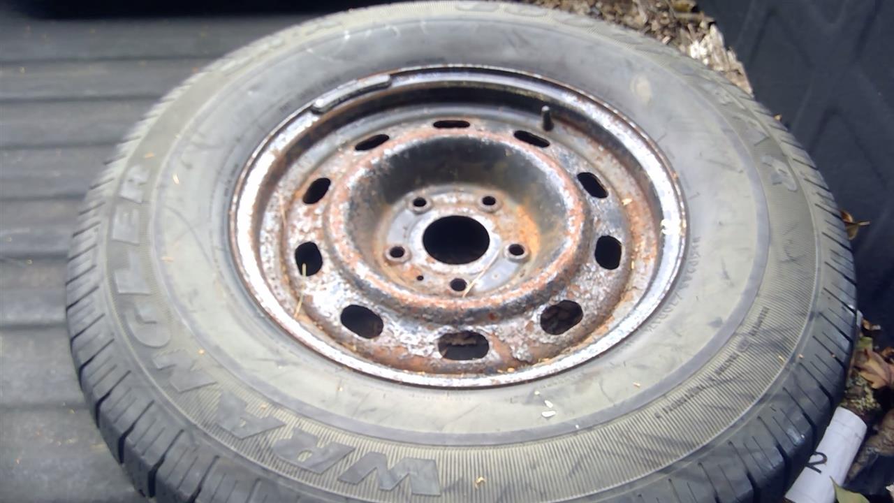 https://f005.backblazeb2.com/file/img-partshotlines-com/Inventory/NE280/Vehicle/44890_12.jpg