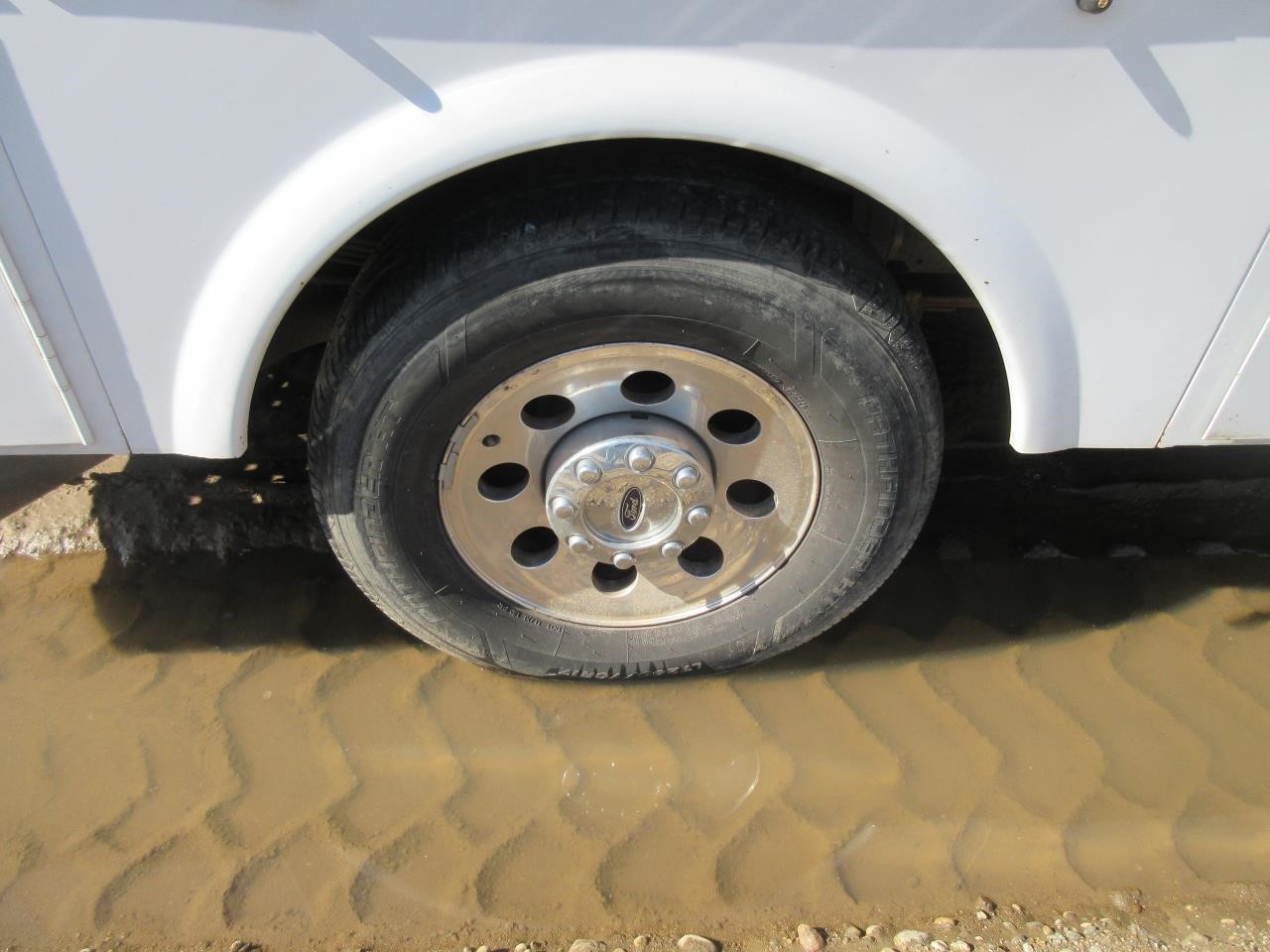https://f005.backblazeb2.com/file/img-partshotlines-com/Inventory/NE31/Vehicle/6218_19.jpg