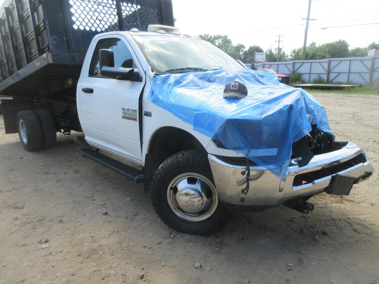 https://f005.backblazeb2.com/file/img-partshotlines-com/Inventory/NE31/Vehicle/6241_09.jpg