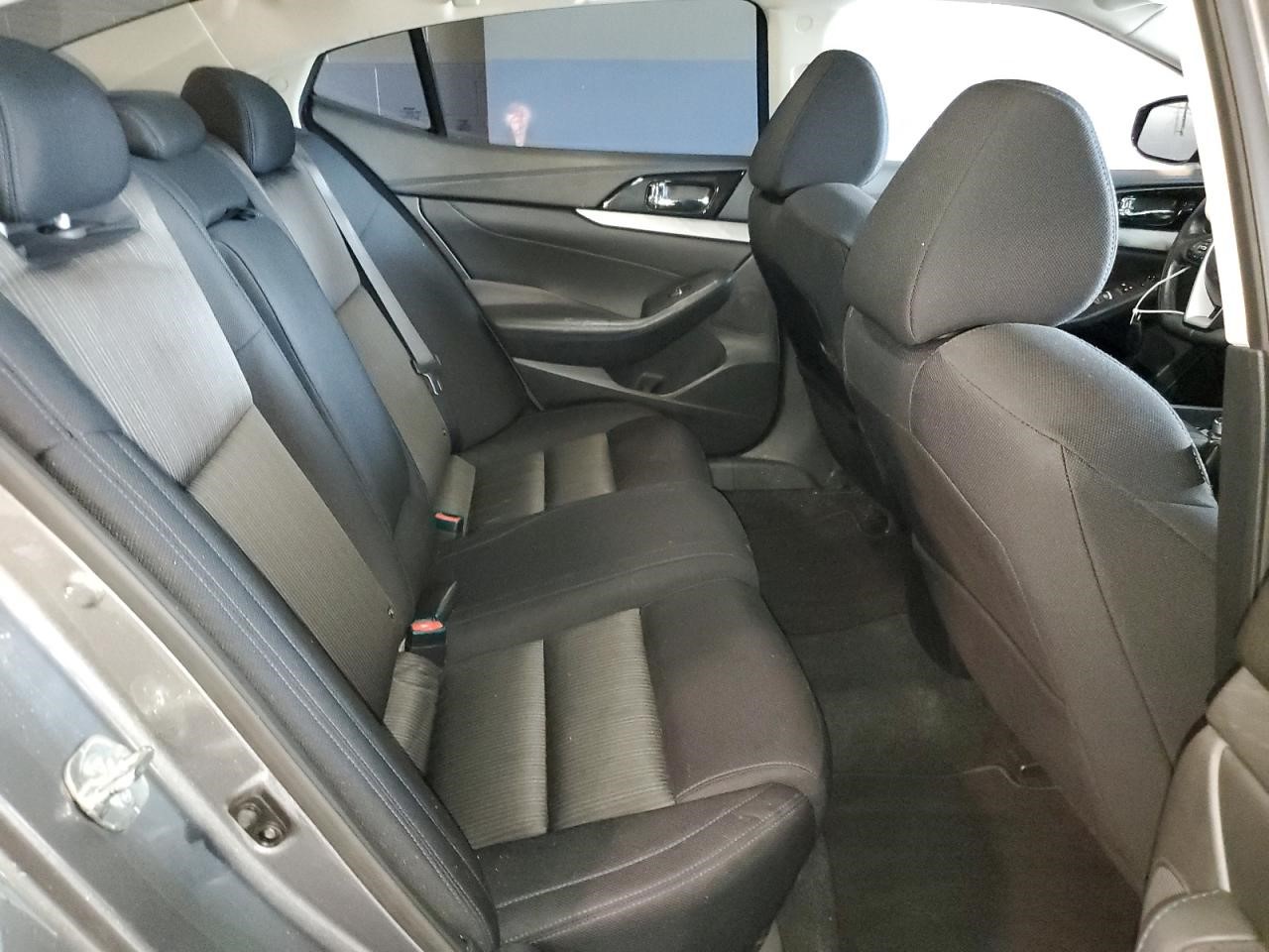 https://f005.backblazeb2.com/file/img-partshotlines-com/Inventory/NE41/Vehicle/120322_10.jpg