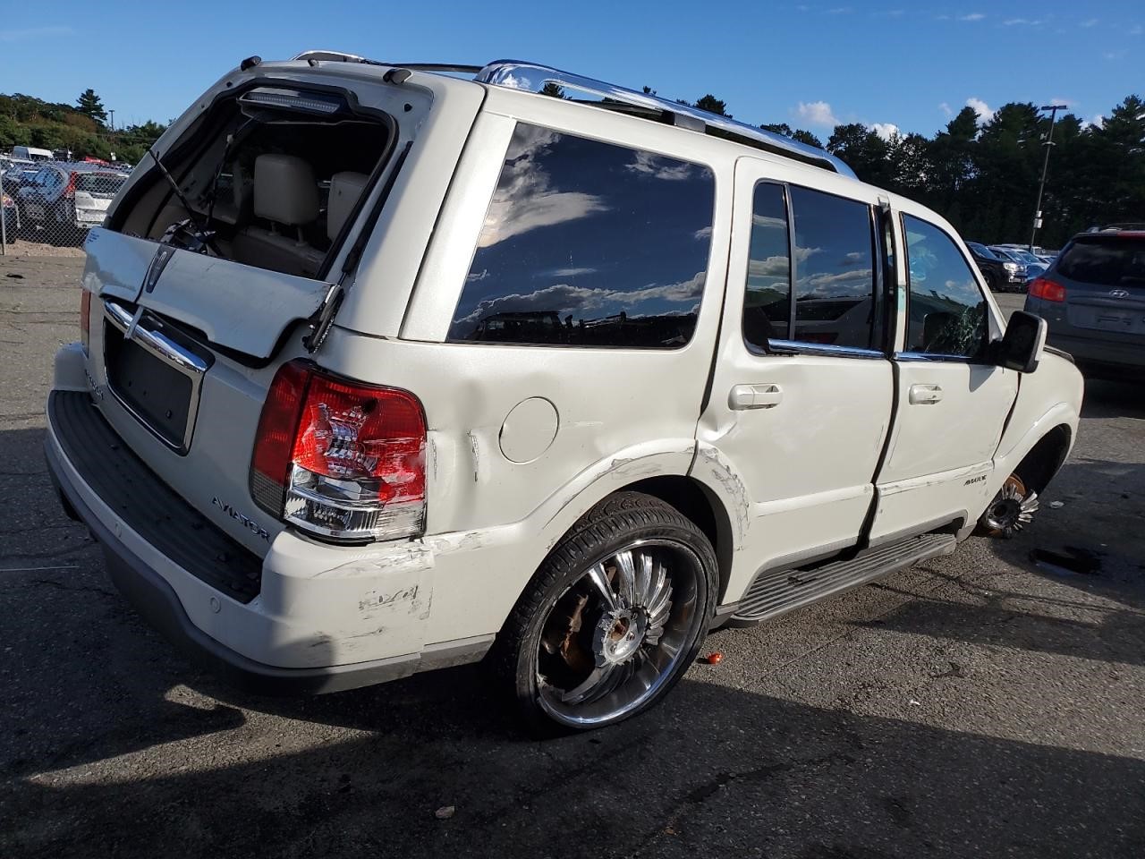 https://f005.backblazeb2.com/file/img-partshotlines-com/Inventory/NE41/Vehicle/120634_03.jpg