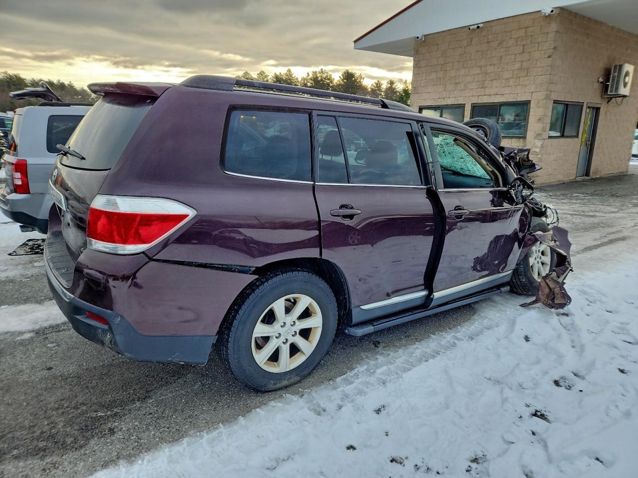 https://f005.backblazeb2.com/file/img-partshotlines-com/Inventory/NE41/Vehicle/120925_03.jpg