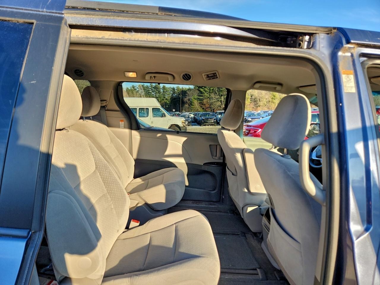https://f005.backblazeb2.com/file/img-partshotlines-com/Inventory/NE41/Vehicle/121197_11.jpg
