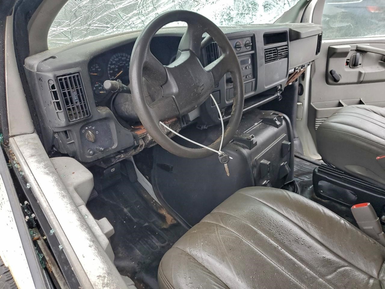 https://f005.backblazeb2.com/file/img-partshotlines-com/Inventory/NE41/Vehicle/121596_08.jpg