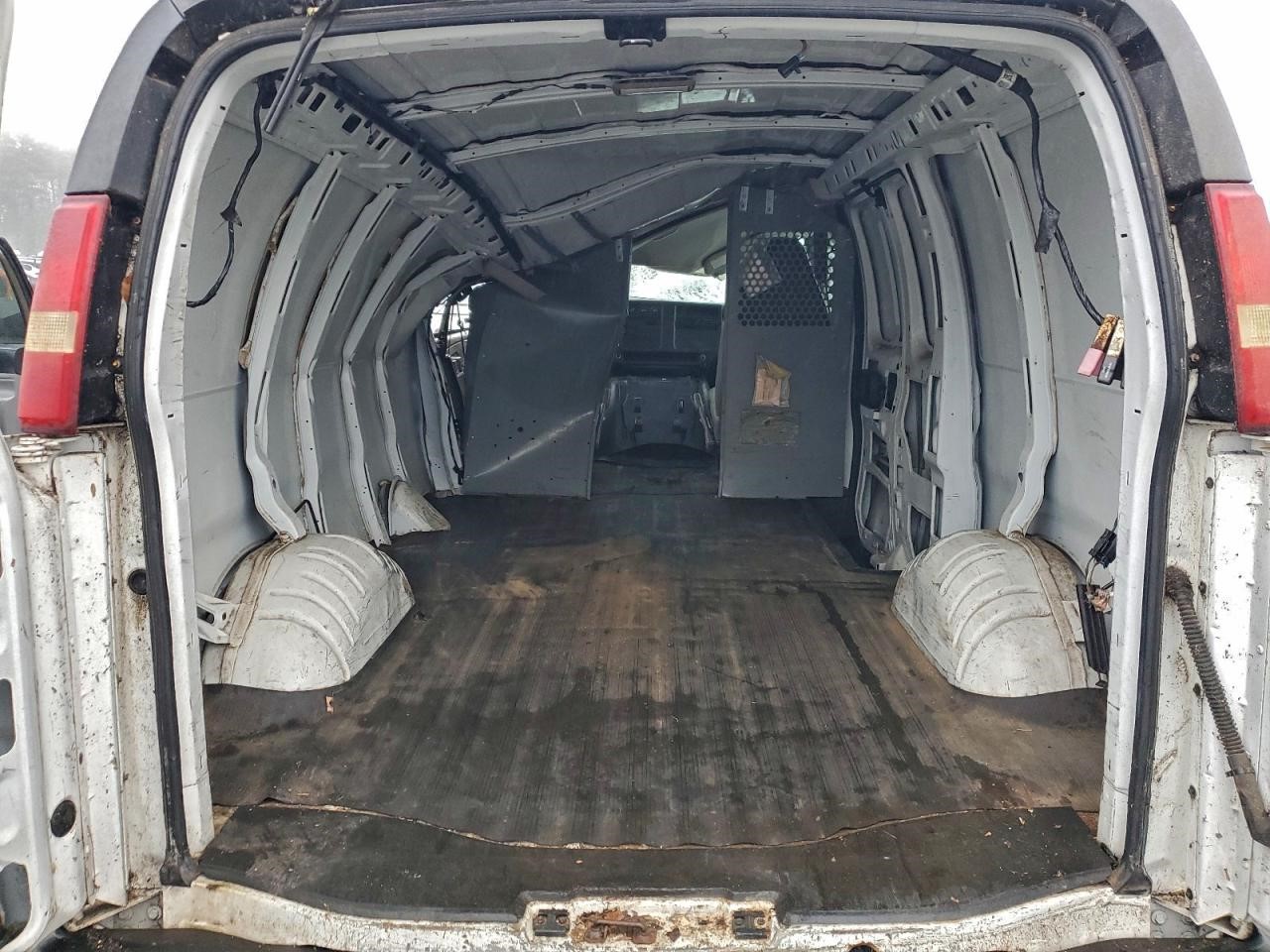 https://f005.backblazeb2.com/file/img-partshotlines-com/Inventory/NE41/Vehicle/121596_10.jpg