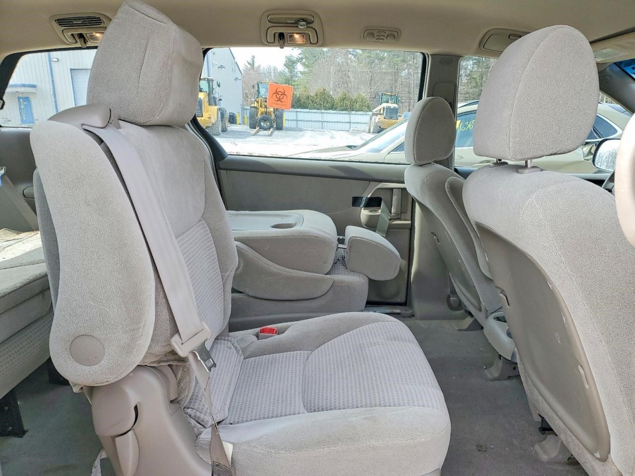 https://f005.backblazeb2.com/file/img-partshotlines-com/Inventory/NE41/Vehicle/121742_11.jpg