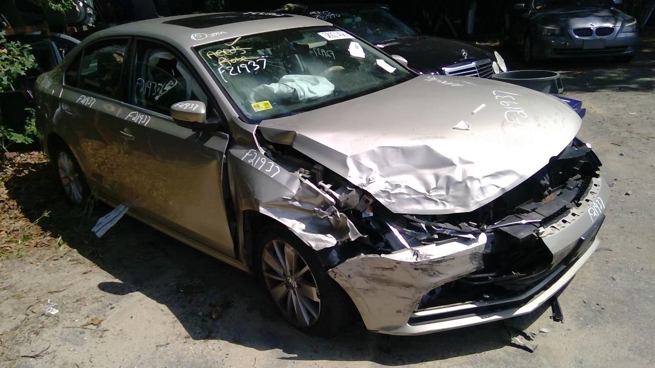 https://f005.backblazeb2.com/file/img-partshotlines-com/Inventory/NE41/Vehicle/123180_15.jpg