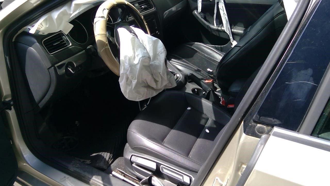 https://f005.backblazeb2.com/file/img-partshotlines-com/Inventory/NE41/Vehicle/123180_19.jpg