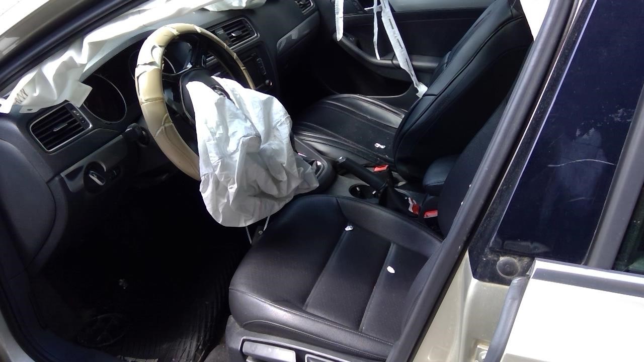 https://f005.backblazeb2.com/file/img-partshotlines-com/Inventory/NE41/Vehicle/123180_20.jpg
