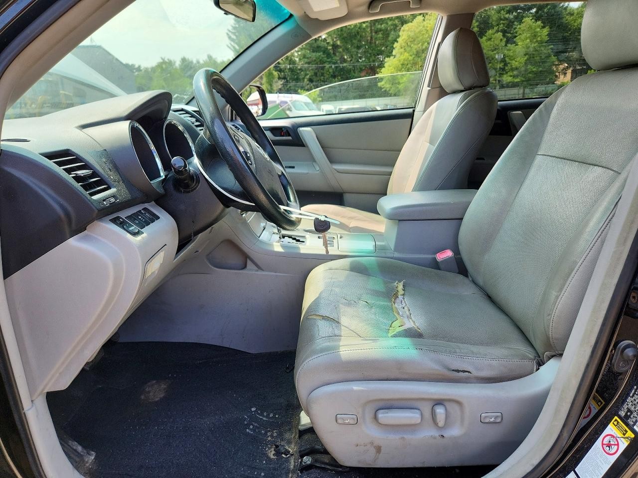 https://f005.backblazeb2.com/file/img-partshotlines-com/Inventory/NE41/Vehicle/123702_07.jpg