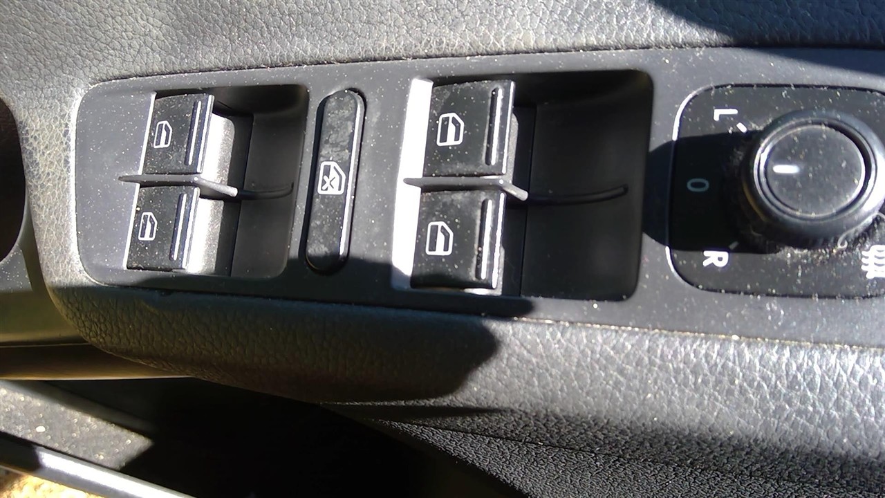 https://f005.backblazeb2.com/file/img-partshotlines-com/Inventory/NE52/Vehicle/14951_04.jpg