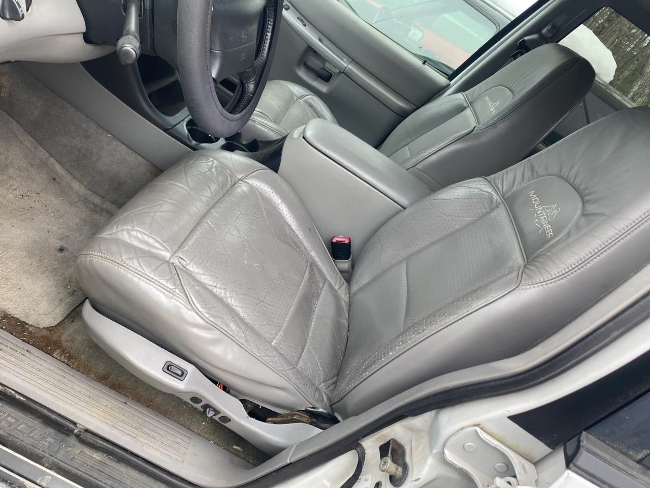 https://f005.backblazeb2.com/file/img-partshotlines-com/Inventory/NE56/Vehicle/1805_08.jpg