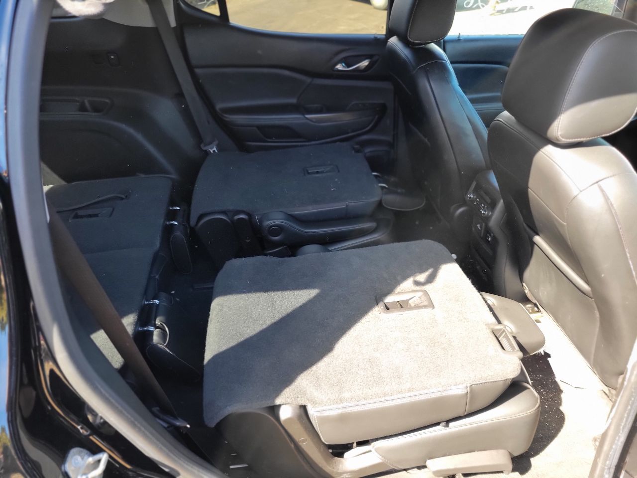 https://f005.backblazeb2.com/file/img-partshotlines-com/Inventory/NE7/Vehicle/101001_04.jpg