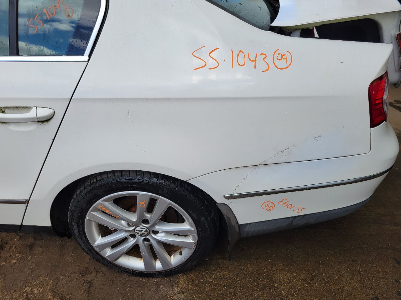 https://f005.backblazeb2.com/file/img-partshotlines-com/Inventory/NE7/Vehicle/106817_06.jpg
