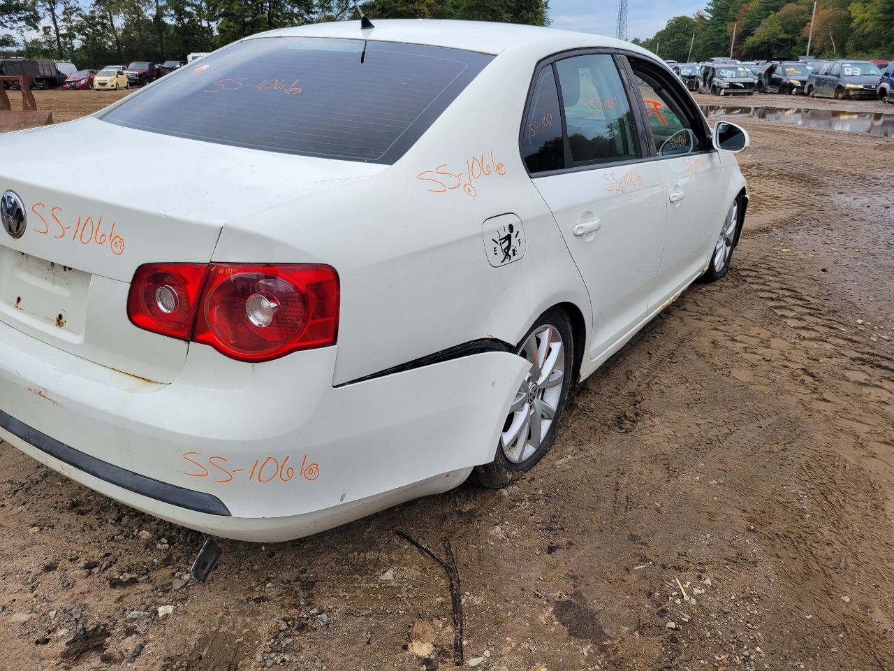 https://f005.backblazeb2.com/file/img-partshotlines-com/Inventory/NE7/Vehicle/106904_06.jpg