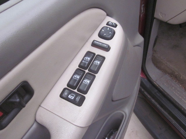 https://f005.backblazeb2.com/file/img-partshotlines-com/Inventory/NE71/Vehicle/11284_14.jpg