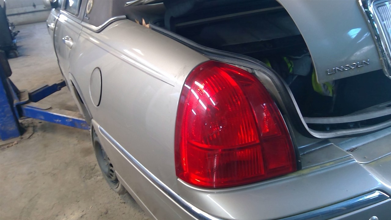 https://f005.backblazeb2.com/file/img-partshotlines-com/Inventory/NE71/Vehicle/13807_11.jpg