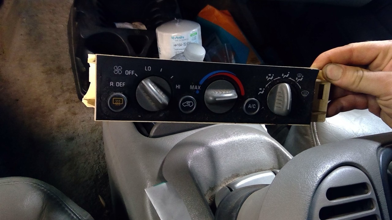 https://f005.backblazeb2.com/file/img-partshotlines-com/Inventory/NE71/Vehicle/14120_03.jpg