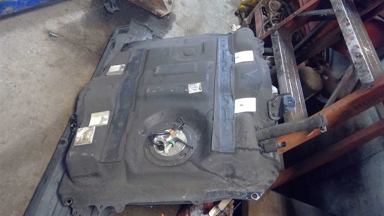 https://f005.backblazeb2.com/file/img-partshotlines-com/Inventory/NE71/Vehicle/14435_06.jpg
