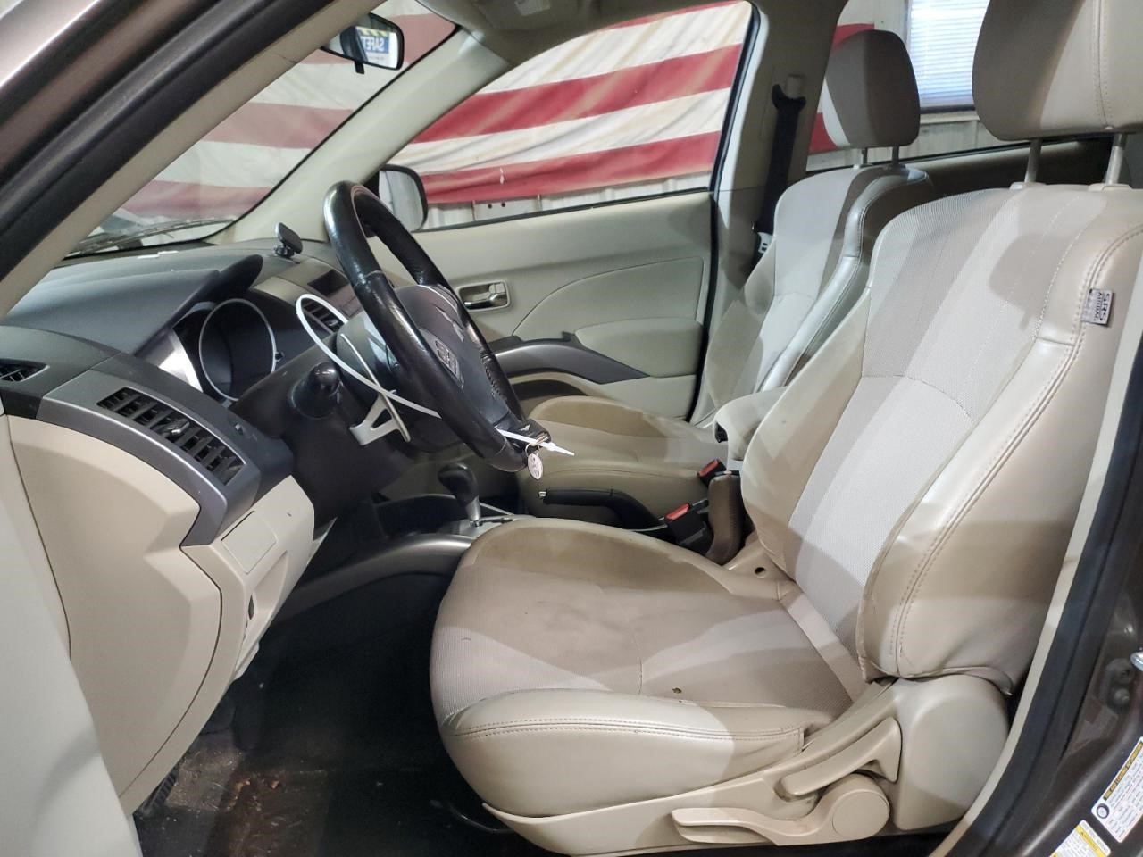 https://f005.backblazeb2.com/file/img-partshotlines-com/Inventory/NE93/Vehicle/25941_07.jpg