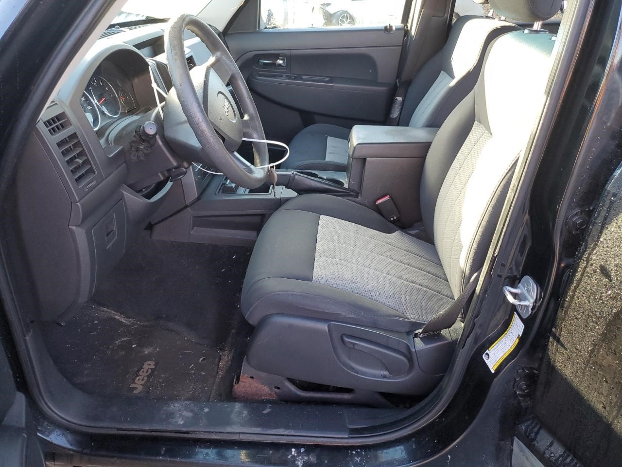 https://f005.backblazeb2.com/file/img-partshotlines-com/Inventory/NE93/Vehicle/26094_07.jpg