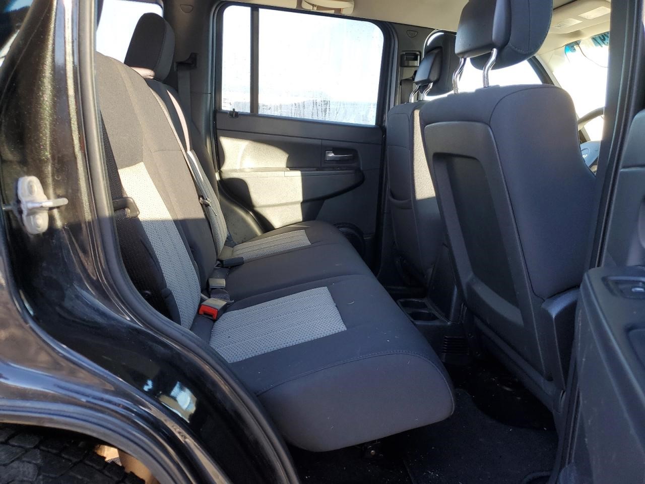 https://f005.backblazeb2.com/file/img-partshotlines-com/Inventory/NE93/Vehicle/26094_11.jpg