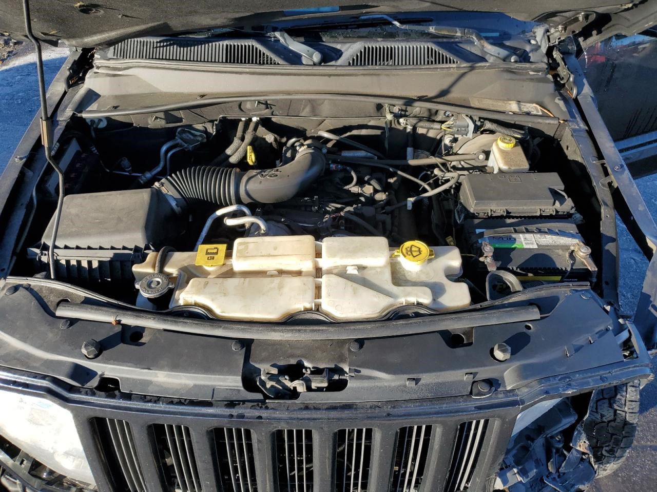 https://f005.backblazeb2.com/file/img-partshotlines-com/Inventory/NE93/Vehicle/26094_12.jpg
