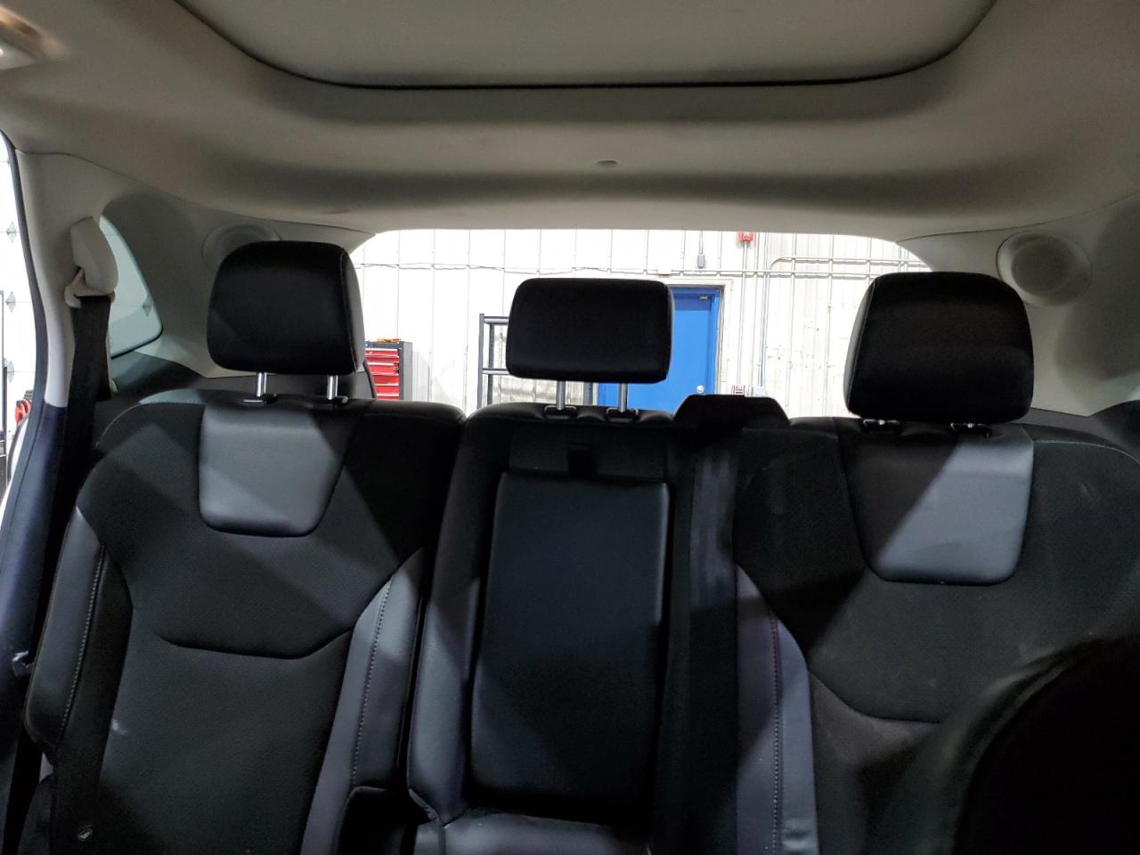 https://f005.backblazeb2.com/file/img-partshotlines-com/Inventory/NE93/Vehicle/26590_10.jpg